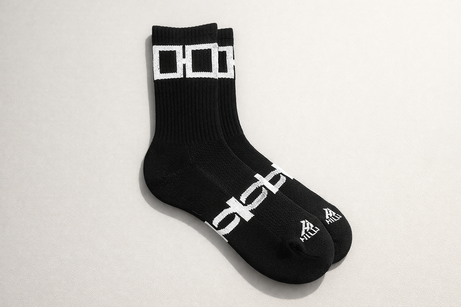 The Hill Toe Black Essentials